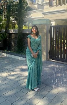 Simple Lehenga Classy, Saree Inspo For Farewell, Aesthetic Saree Look, Saree For Farewell, Farewell Sarees, Beyond Borders, Fancy Sarees Party Wear