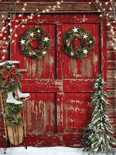 Rustic Christmas Barn Door Photography Backdrop - Photography backdrop featuring a rustic red barn door with holiday wreaths Christmas Photo Backdrop, Red Barn Door, Christmas Barn, Photo Backdrop Christmas, Fall Pics, Holiday Portraits, Family Christmas Cards, Christmas Backdrops, Rustic Holiday