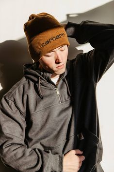 Carhartt Knit Cuff Logo Beanie in Brown Beanie Hat Outfit, Carhartt Beanies, Hat Outfit Men, Carhartt Shop, Carhartt Beanie, Beanie Style, Fabric Cuff, Logo A, Outfits With Hats