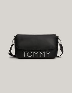 Accessoires par Tommy Jeans Les compliments vont pleuvoir Longue bandoulière ajustable À porter sur l'épaule ou en bandoulière Rabat sur le dessus Modèle griffé Fermoir magnétique Poche intérieure zippée Crossover Bag, Converse Chuck Taylor White, Y Logo, Crossover Bags, Running Trainers, Trainer Heels, White Trainers, Hush Puppies, Curves Workout