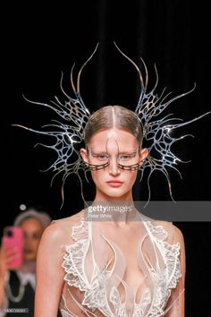 Alien Headpiece, Alien Crown, Alien Couture, Sun Worship, Avant Garde Jewelry, Alien Queen, Headpiece Diy, Alien Girl, Iris Van Herpen