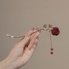 The new Chinese-style rose hairpin is really beautiful. It is equally stunning and romantic. Wearing it is like roses dancing on your hair. Chinese Hairpin Aesthetic, Chinese Hair Pins, Chinese Hair Pin, Rose Hairpin, Asian Hair Pin, Asian Hair Accessories, Rose Hair Pin, Rose Hair Accessories, Thigh Jewelry