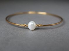 Gold Pearl Bracelet, Bracelet Elegant, Bangle Gold, Bracelet Pearl, Pearl Bangle, Gold Jewelry Simple, Jewelry Design Earrings, Gold Bangle, Jewelry Design Necklace