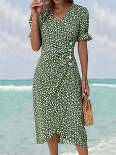 Shop Affordable Women Vacation Dress On Justfashionnow.com.  Style This Versatile  Floral Pattern Midi Dress With Your Favorite Necklace For A Perfect Look.  Ideal For  Daily Event, Dress This V Neck A-Line Dress With A Pair Of Matching Shoes and A Bag For Your Upcoming Plan. Floral V Neck Dress, Wrap Dresses Summer, Bride Dress Vintage, Dresses Vacation, Women Vacation, Favorite Necklace, Easter Dresses, Patterned Midi Dress, Matching Shoes