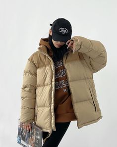 A stylish down jacket with a bi-color scheme of beige and brown. 

The stand-up neckline keeps you warm all the way to the neck. 

This is the first piece that will be useful as your main outerwear this season. 

◾️Model
Height/Weight: 162cm/40kg
Try size: S



Size (cm)
Length
Shoulder width
Chest measurement
Sleeve length


S
69
54
128
64.5


M
71
56
132
66


L
73
58
136
67.5 Brown Puffer Jacket With Padded Collar For Outdoor, Khaki Long-sleeve Puffer Jacket For Cold Weather, Brown Puffer Jacket With Detachable Hood For Fall, Beige Winter Outerwear For Outdoor, Brown Fall Puffer Jacket With Detachable Hood, Brown Winter Puffer Jacket For Cold Weather, Brown Winter Outdoor Puffer Jacket, Hooded Beige Puffer Outerwear, Beige Puffer Jacket With Detachable Hood For Winter