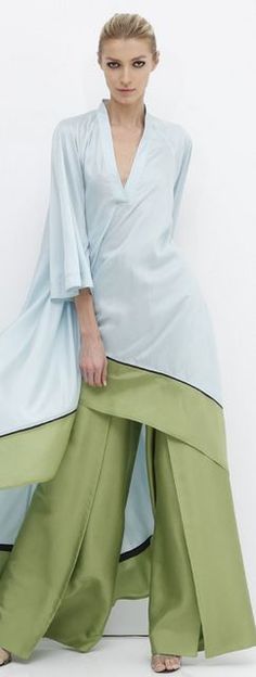 Chado Ralph Rucci Look Legging, Fashion Basics, Weird Fashion, Clothing Details, Resort Collection, Muslimah Fashion, Moda Vintage, Abaya Fashion