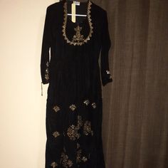 Beautiful Micro Velvet Mirror Embroidered Full Length Dress Elegant Floral Embroidered Kurta For Fall, Elegant Fall Kurta With Floral Embroidery, Elegant Floral Embroidery Kurta For Fall, Elegant Long Kurta For Fall, Traditional Formal Dress For Fall, Black Party Dress With Dabka Work, Black Dabka Work Party Dress, Elegant Kurta With Zari Work For Fall, Elegant Fitted Embroidered Dress With Zari Work