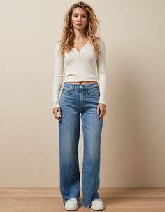 A high rise & wide leg for a cool, slouchy fit. Baggy Wide Leg Jeans, White Jeans Men, Athletic Fit Jeans, Curvy Jeans, Women Denim Jeans, American Eagle Jeans, American Eagle Outfitters Jeans, Wide Leg Jeans, Everyday Outfits