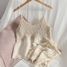 Spring Casual Camisole Set, Two-piece V-neck Beach Set, Summer Two-piece V-neck Set, Fitted Camisole Set For Summer, Casual Summer Camisole Set, Beige V-neck Summer Sets, Casual Spring Cami Sets, Beige Fitted Vacation Sets, Summer Lace Patchwork Camisole