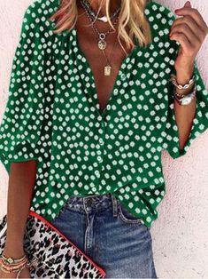 Half Sleeve Floral Printed V Neck Shirts & Blouses is fashionable and cheap, come to JustFashionNow to find out about the Clothing Vetement Hippie Chic, Floral Print Shirts, Print Shirts Women, Floral Print Shirt, Boho Shirts, Tops Casual, Outfit Casual, Plus Size Blouses, Casual Blouse