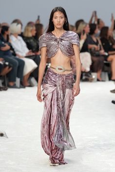 Sparkly Outfits, Fashion Runway Show, Color Trends Fashion, Print Trends, Trends 2024, Paco Rabanne, Fashion Line