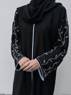 Closed Abaya, Black Abaya, Best Poses For Photography, Abaya Designs, Good Poses, Silver Work, Dress Clothes, Dress Clothes For Women, Dress Pattern