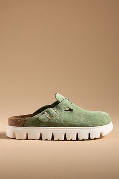 Birkenstock Boston Chunky Clogs Green Casual Mules With Leather Footbed, Casual Green Leather Clogs, Green Leather Footbed Clogs With Round Toe, Clog Birkenstocks Outfit, Birkenstocks Outfit, Chunky Clogs, Birkenstock Styles, Birkenstock Outfit, Clogs Outfit