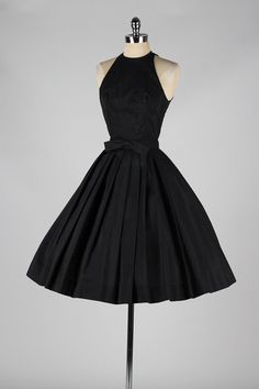 Fashion Vintage Mode Retro, Chique Outfits, Vintage 1950s Dresses, Black Halter Dress, Black Party Dresses, Short Homecoming Dress, Vestidos Vintage, 50s Dresses, 1950s Dress