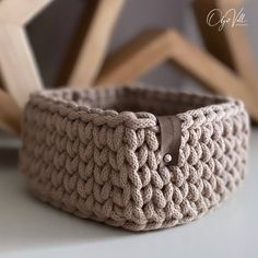 Crochet pattern: Square basket - practical storage made easy With this crochet pattern you can easily make a square basket yourself. The basket is ideal for keeping your home tidy, be it in the living room, bedroom or bathroom. Use it for magazines, toys or other everyday items - the possibilities are endless! Easy to follow with picture instructions This pattern is also suitable for beginners! It takes you through the entire process step by step. Thanks to the clear picture instructions, you ca Chunky Yarn Crochet Basket Pattern, Crochet Yarn Storage Basket, 1 Hour Crochet Basket, Crochet Basket Handle, Crochet Free Basket, Rectangular Basket Crochet, Bathroom Storage Baskets Crochet, Crochet Basket Pattern Free Large, Bobbiny Crochet Basket