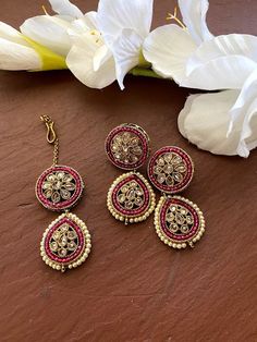 Whether you are the bride or sassy bridesmaid, no lehenga is complete without a maang tikka set. The maang tikka set is perfect to steal the show with its glitter and texture. The meticulous attention paid to the craftsmanship makes it an epitome of jewelry inspiration. 100% Satisfaction Guarantee: Long Lasting Plating, High-Quality Stones. Gifting: This pair of charming earrings and maang tikka set come in a beautiful gift box, making it an ideal gift for birthday, wedding anniversary or weddin Kundan Tikka, Maang Tikka Set, Polki Earrings, Wedding Bridesmaid Jewelry, Maang Tikka, Jewelry Bridesmaid, Etsy Bridesmaid Gifts, Box Making, Indian Wedding Jewelry