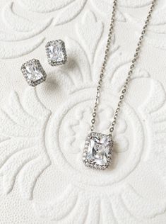 Ingenue Classic, Wedding Necklace Designs, Modest Jewelry, Bridal Necklaces, Silver Bridal Jewellery, Gold Crystal Necklace, Bridal Jewellery Inspiration, Earring And Necklace Set, Woman Accessories