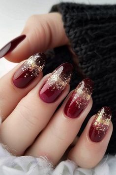 Karwachauth Nail Art Designs, Burgundy Christmas Nail Designs, Burgundy Chrome Nails Designs, Dark Red And Gold Nails, Gold Red Nails, Nail Art Merah, Burgundy Red Nails, Sns Ideas, Bordeaux Nails