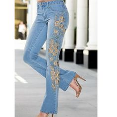 Just Fashion Now Jeans With Gold Floral Embroidery On One Side Size Xxl New With Tag We Accept Reasonable Offers Vestiti In Jeans, Denim Outfits, Embroidered Boots, Stil Elegant, Denim Patterns, Elegante Casual, Embellished Jeans, Fashion Now, Jeans Diy