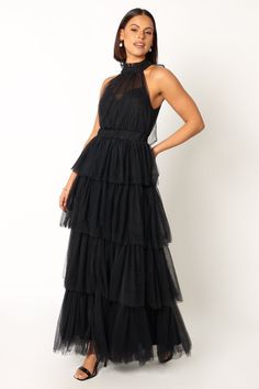 Ruffle Tulle Skirt, Gorgeous Maxi Dresses, Velvet Prom Dress, Halter Neck Maxi Dress, Black Tie Gala, Usa Dresses, Tulle Gown, Invisible Zip, Red Mini Dress