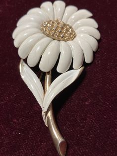 Signed brooch Monet enamel cream flower on gold metal roll over clasp rare irem Elegant White Enamel Pin, White Enamel Brooch Jewelry, White Vintage Brooch Lapel Pin, Vintage White Enamel Brooches, White Vintage Enamel Brooches, Vintage White Enamel Pin, White Vintage Enamel Pin, White Vintage Collectible Brooch, Vintage White Flower Enamel Pin