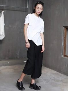 Cropped Wrinkle Solid T-shirt Casual Asymmetrical T-shirt For Spring, Black Asymmetrical Hem T-shirt For Summer, White Asymmetrical T-shirt For Summer, White T-shirt With Asymmetrical Hem For Spring, Summer Cotton T-shirt With Asymmetrical Hem, Cotton T-shirt With Asymmetrical Hem For Summer, Casual T-shirt With Asymmetrical Hem For Spring, Casual Summer T-shirt With Asymmetrical Hem, Casual Asymmetrical Hem T-shirt For Summer