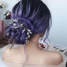 Wedding Hairstyles Colored Hair, Purple Hair Bride, Alternative Wedding Hairstyles, Purple Wedding Hair, Take Care Of Curly Hair, Occasion Hairstyles, Guatemala Wedding, Wedding Hairstyles And Makeup