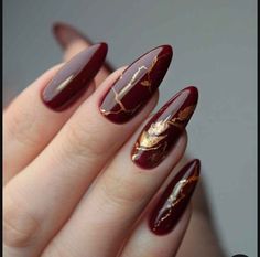 Red Nails Marble Design, Wedding Nails Red And Gold, Burgundy Nails Gold Accent, Crimson Nails Designs, Maroon Autumn Nails, Cabernet Wedding Nails, Gel Nail Designs Burgundy, Gel Nail Designs Red Classy, Crimson And Gold Nails