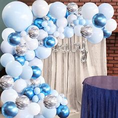 a balloon arch with blue and white balloons