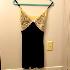 New, Flora Nikrooz Size M Black Nightie With Beige Lace Top Overlay W/ Pink Bow. Jones New York Size M Euc Nightie White Sheer With Delicate Embroidery Small Beads. Last Pic Shows Snags On Right Top. Stretch Sleepwear With Built-in Bra For Night, Coquette Camisole Chemise For Night, Delicate Lace Sleepwear, Coquette Nightgown With Built-in Bra, Delicate Lace Sleepwear Camisole, Delicate Lace Sleepwear Camisole For Bedtime, Delicate Lace Camisole Sleepwear For Bedtime, Coquette Lace Sleepwear For Night, Coquette Lace Sleepwear