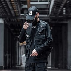 Techwear utility vest Techwear Vest, Womens Techwear, Mens Techwear, Cargo Women, Techwear Streetwear, Military Vest, Techwear Outfits, Jacket Streetwear, Utility Vest