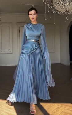 Soiree Dresses For Hijab Classy, Soiree Outfits For Hijab, Hijab Dresses Soiree, Modest Classy Dresses, Hijab Party Dress, Hijab Dress Party, Muslim Evening Dresses, Bride Dress Simple, Modest Dresses Fashion