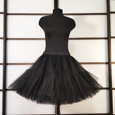 Super lush tulle petticoat. Petticoat made of semi-rigid tulle, which allows him to hold volume. The petticoat can be made in next colors. Сolors available to order: white, black, pink, hot pink, red, lavender, dark lavender, sky blue, electric blue, mint, burgundy, orange, yellow, green, peach. (look at the photo) Please write in personalization the color of the petticoat and belt you want. *The petticoat have 4 layers of semi-rigid tulle. *Thanks to the elastic belt, the skirt fits different s Lavender Sky, Tulle Petticoat, Red Lavender, Dark Lavender, Blue Electric, Tea Length Wedding, Dapper Day, Tea Length Wedding Dress, Elastic Belt