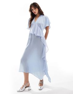 Dresses by ASOS DESIGN For brunch and beyond V-neck Flutter sleeves Tie-keyhole back Side slit Asymmetrical hem Regular fit Maxi Dress Trend, Side Split, Plus Size Pregnancy, Asymmetrical Hem, Skirted Swimwear, Linen Dresses, Tea Dress, Flutter Sleeves, Workwear Dress