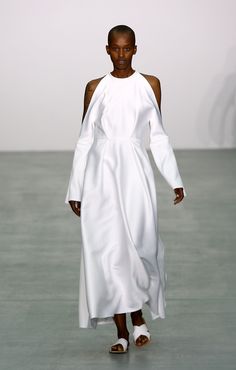 Sid Neigum S/S 2017 - London Fashion Week (Photo: Getty Images) Minimal Dress, African Dresses, Spring 2017, African Dress, London Fashion, London Fashion Week, Summer Looks, Getty Images, Fashion Week