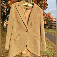 Good Condition Classic Cream Tweed Jacket For Fall, Beige Lapel Collar Tweed Jacket For Fall, Beige Lapel Collar Sport Coat For Fall, Beige Tweed Jacket With Lapel Collar For Fall, Beige Sport Coat With Lapel Collar For Fall, Classic Cream Sport Coat For Fall, Beige Long Sleeve Sport Coat For Fall, Herringbone Jacket, Winter Color