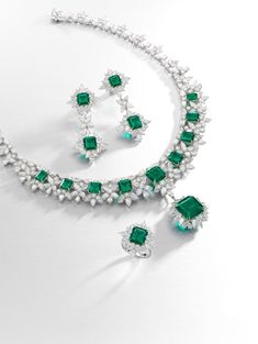 Diamond Parure, Beautiful Diamond Earrings, Tiaras Jewellery, Royal Jewels, Royal Jewelry, A Necklace, Emerald Jewelry, Van Cleef