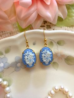 Handmade blue floral Wedgwood style drop earrings. The brass settings are made in the USA and the oval cameos are 18 x 13mm. Regency Jewelry, Baroque Earrings, Vintage Drop Earrings, Cameo Earrings, Earrings Vintage, Style Earrings, Rococo, French Style, Blue Floral