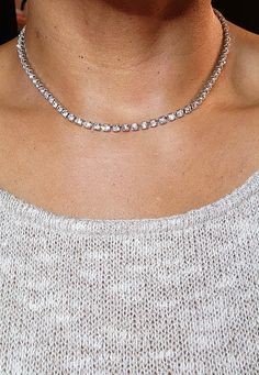 Elevate your style with our Diamond Stud Silver Choker! This slim rhinestone necklace adds a touch of edgy elegance to any outfit. Command attention and embrace the thrill of taking risks. Dare to stand out and shine like a diamond in this daring choker! Party Rhinestone Necklace With Clavicle Chain In Diamond White, Trendy Diamond Jewelry For Parties, Trendy Diamond Jewelry With Rhinestones, Party Diamond Rhinestone Necklace, Trendy Crystal Rhinestone Clavicle Necklace, Diamond White Diamond Necklace With Rhinestones, Sparkling Silver Choker, Party Clavicle Chain Diamond Necklace, Sparkling Choker Necklace