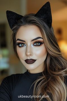 17 Classic Halloween Makeup Looks You Can Easily Recreate Halloween Costumes Makeup Creative, Simple Makeup For Halloween, Creative Halloween Makeup Looks Easy, Vampire Halloween Makeup Pretty, Simple Spooky Makeup, Makeup For Halloween Easy, Cool Halloween Makeup Easy, Halloween Makeup Looks Simple, Makeup Halloween Simple