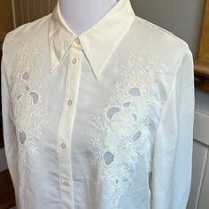 Brand New With Tags Size 10 Button Down Shirt Floral Embroidered Front Light Weight Viscose Reasonable Offers Welcome 25% Off Your Bundle Automatically At Checkout Bundle And Save It's A Breeze To Style, And Effortless To Wear And Pair. Please Ask Any Questions You May Have Prior To Purchase All Items Have Been Laundered Or Dry Cleaned And Are Ready To Wear When They Arrive. Same Or Next Day Shipping Embroidered Spread Collar Top For Work, White Floral Embroidered Shirt For Work, White Embroidered Button-up Shirt, Classic Embroidered Blouse For Work, Formal Embroidered Button-up Shirt, Classic Embroidered Workwear Blouse, White Embroidered Formal Top, White Button Closure Top For Wedding, Formal White Embroidered Top