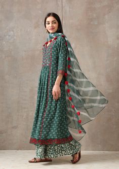 Plain Suits, Indian Kurtis, Printed Kurtis, Casual Frocks, Latest Dress Design, Draping Fashion, Indian Gowns Dresses