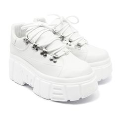 Descripcion chunky contenido 2 pares: 1 blanco y 1 NegroProducto: Tenis de mujer plataforma estilo suela chunky modelo 4880Descripción:Te presentamos las nuevos tenis de plataforma estilo CHUNKY para mujer, super cómodos, con un diseño urbano y trendy, Hablando de sneakers, los de apariencia extra-chunky se han convertido en los favoritos de la temporada. Los puedes encontrar en versión high-fashion Datos de producto:Parte superior de corte vegano con textura piel rondineloforro interior de text Queen Bee, Chunky Sneakers, Shoe Closet, Cute Bags, Queen Bees, All White, Platform Shoes, Nice Shoes, White Sneaker