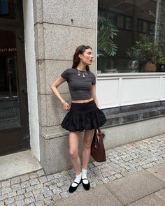 yes a bubble skirt is more fun 🤍🫧 Ballon Skirts, Black Bubble Skirt Outfit, Bubble Skirts, Thrift List, York Outfits, Inspo Fits, Mini Outfit, Tennis Skirt Outfit