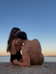 Instalov-e Cute Couple Pics Island, Couple Goal Vacation, Couple In Australia, Self Timer Beach Pictures With Boyfriend, Holiday Pictures With Boyfriend, Couple Island Pictures, Summer Photos Couples, Cute Couples Goals Aesthetic Beach, Couple Holiday Photos Summer