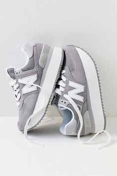 Platform New Balance, New Balance 574 Sneakers, Converse Womens, New Balance Outfit, N Logo, Preppy Shoes, Balance Sneakers, New Balance 574, Cute Nikes