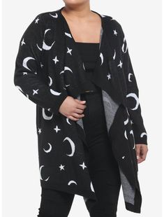 Moons & Stars Open Cardigan Plus Size Plus Size Hipster Outfits, Hot Topic Sweaters, Plus Size Goth, Goth Outfit Ideas, Plus Size Cardigan, Cardigan Plus Size, Moons And Stars, Witchy Fashion, Plus Size Cardigans