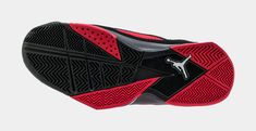 The Jordan True Flight takes design elements from the AJ7 to create a sneaker that brings a classic performance look to streetwear. The iconic red and black color combo features premium leather structured around an internal sleeve, for a secure fit that's easy to get on and off. Dynamic Leather Sneakers With Red Sole, Dynamic Leather Basketball Shoes With Rubber Sole, Classic Black Sneakers With Red Sole, Modern Black High-top Sneakers With Red Sole, Dynamic Red Leather Basketball Shoes, Black Leather High-top Sneakers With Red Sole, Red Leather Basketball Shoes With Contrast Sole, School Lifestyle, Jordan True Flight