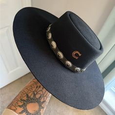 Black Flat Brim With Concho Hat Band, Size Large (7 1/4 - 7 3/8 Hat Size) Worn Once, Maybe Twice.. Just Too Big For Me And Has Been Hanging On My Wall Forever Now Charlie 1 Horse Hat, Desert Fashion, Horse Accessories, High Desert, Hat Band, Black Flats, Hat Sizes, Hat Fashion, Women Accessories