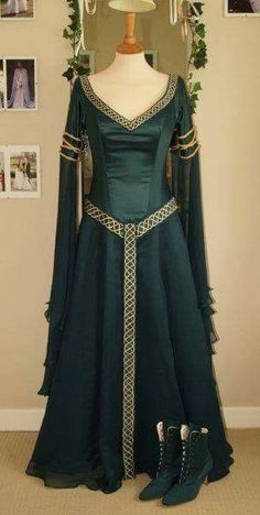 Katara Outfit, 1200s Fashion, Green Dress With Sleeves, Merida Costume, Merida Dress, Moda Medieval, Celtic Dress, Gaun Abad Pertengahan, Medieval Gown